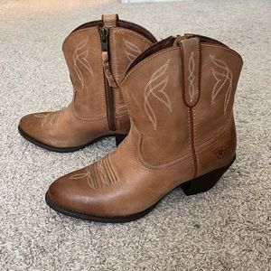 Ariat women’s cowboy boots